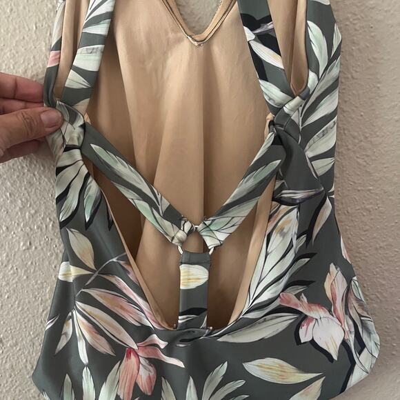 Minkpink Tropical one Piece - Picture 4 of 16